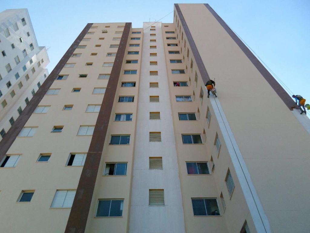 Lavagem de fachada predial executada pela Itamarati Pinturas