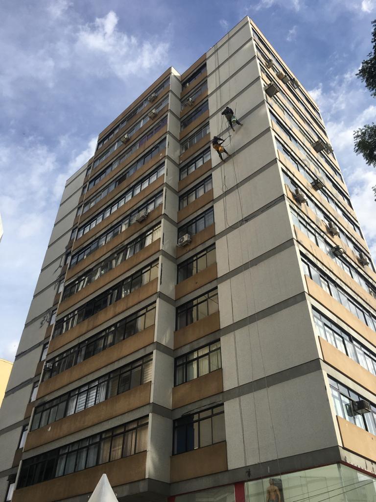 Fachada predial pintada pela Itamarati Pinturas - obra concluída 22